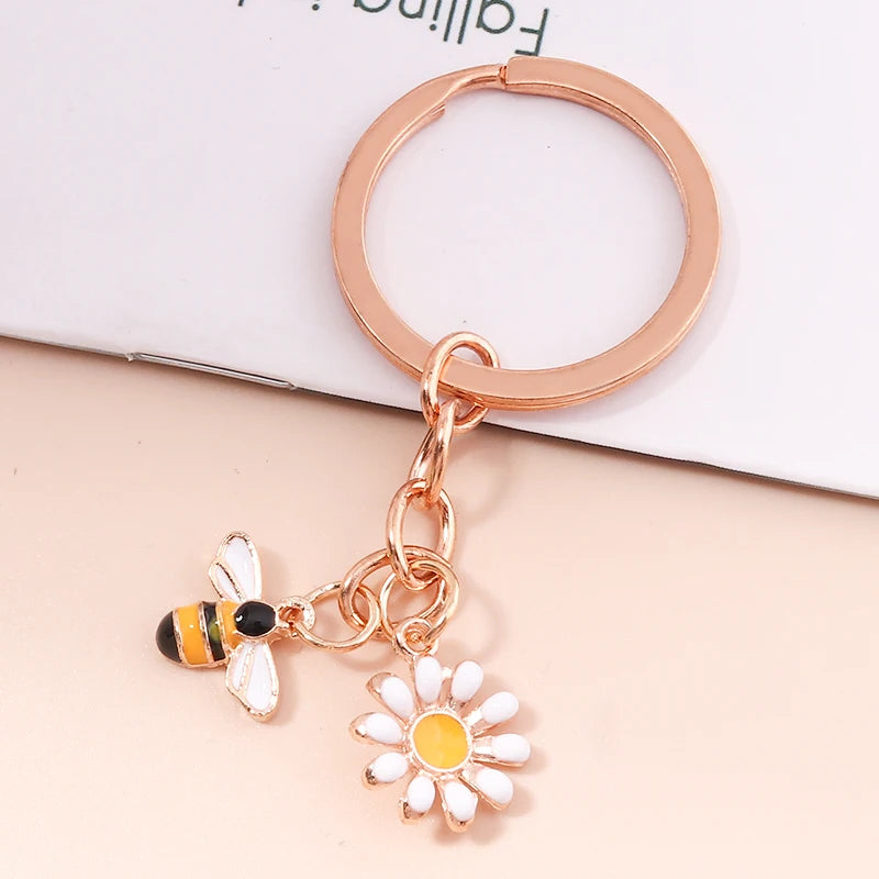 🐝 Bee & Bloom Keychain – A Whimsical Touch for Bags, Keys & Big Smiles 🌸 - ThiGui