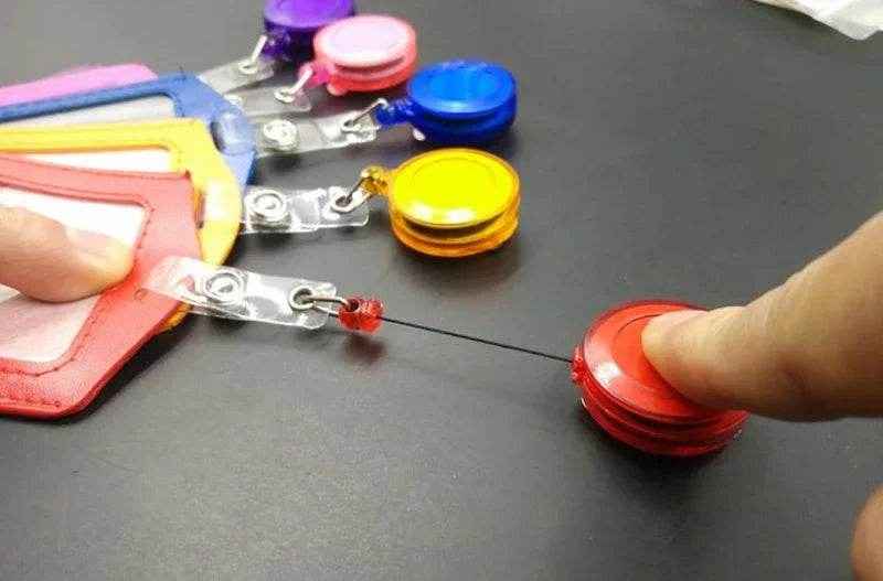 🔗Super Handy Card Holder with Retractable Reel – Perfect for School, Bus & Activity Cards! - ThiGui