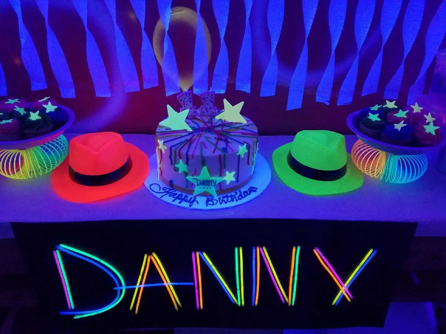 🪅 Neon Glow Party Hats – Fun, Flashy & Perfect for Kids’ Parties! 🎩✨🎈 - ThiGui