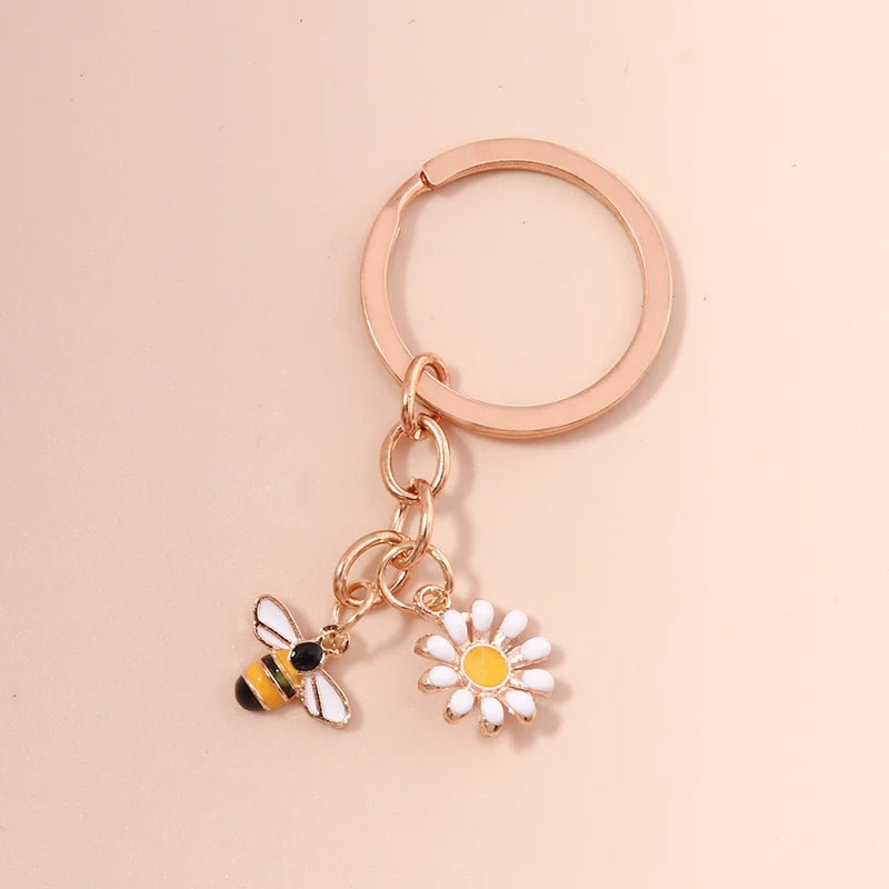 🐝 Bee & Bloom Keychain – A Whimsical Touch for Bags, Keys & Big Smiles 🌸 - ThiGui