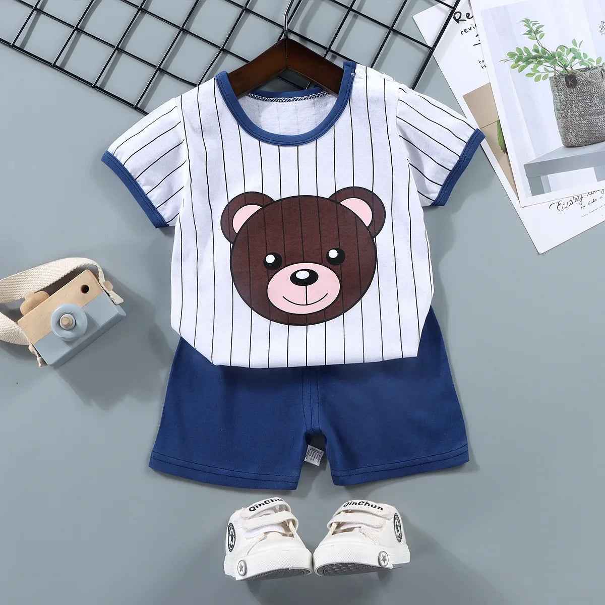 🧢 Smart & Playful! 2-Piece Boys Summer Outfit Set 👕🩳 (Top + Shorts) - ThiGui
