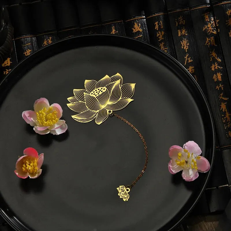 🍂📖 A Timeless Thank You – Elegant Metal Leaf Bookmark for Cherished Teachers 🍁🌸 - ThiGui