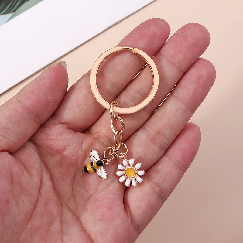 🐝 Bee & Bloom Keychain – A Whimsical Touch for Bags, Keys & Big Smiles 🌸 - ThiGui