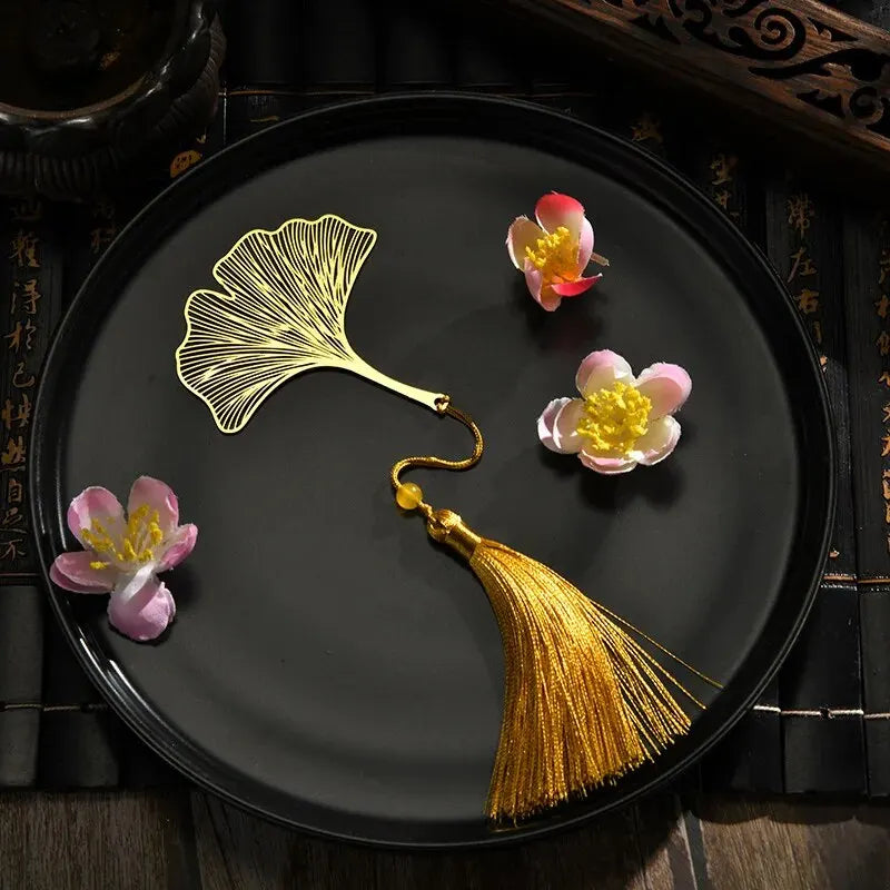 🍂📖 A Timeless Thank You – Elegant Metal Leaf Bookmark for Cherished Teachers 🍁🌸 - ThiGui