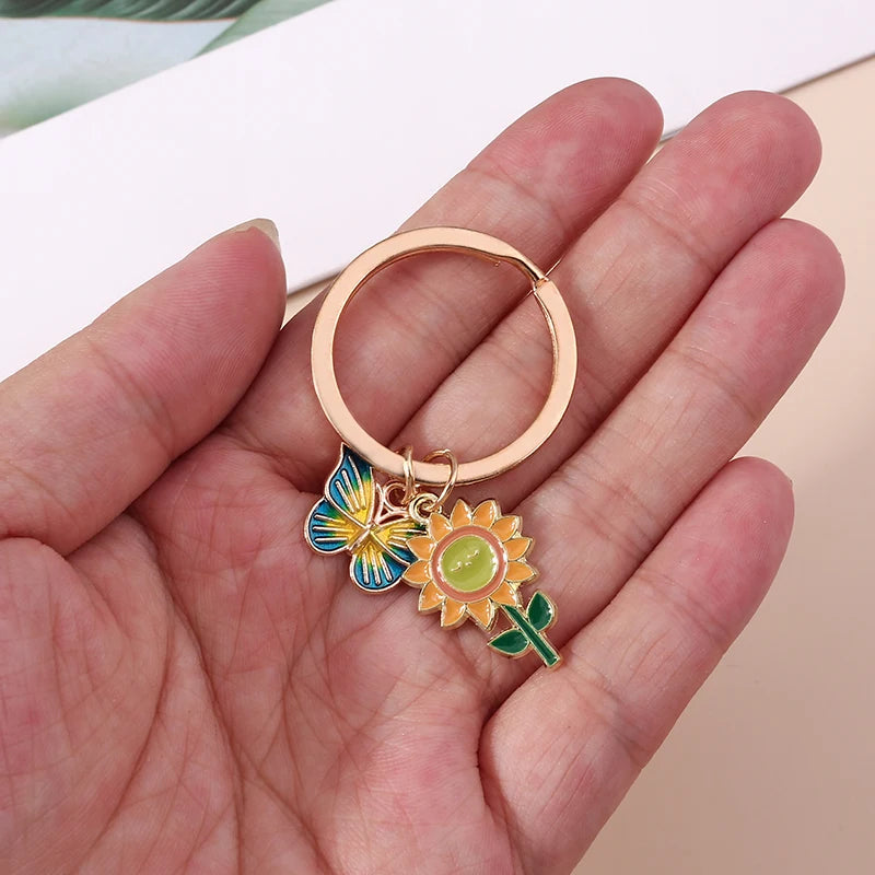 🐝 Bee & Bloom Keychain – A Whimsical Touch for Bags, Keys & Big Smiles 🌸 - ThiGui