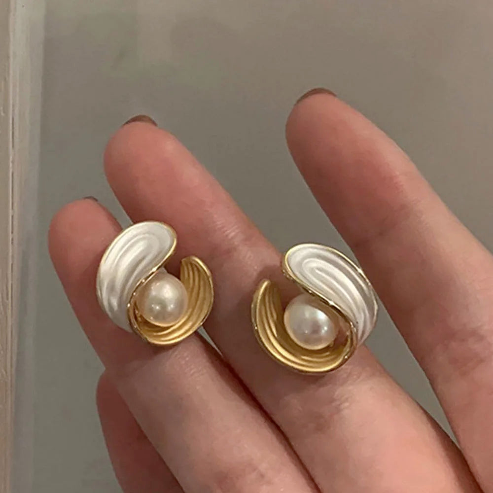 🌟 Merci Maîtresse Pearl Earrings – A Classy Little Thank You with a Big Heart! 🤍✨ - ThiGui