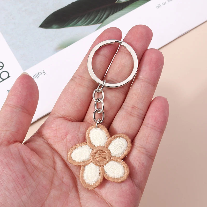 🐝 Bee & Bloom Keychain – A Whimsical Touch for Bags, Keys & Big Smiles 🌸 - ThiGui