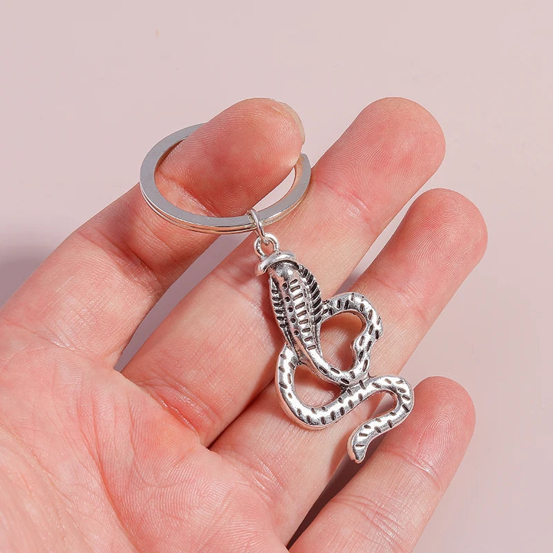 🐝 Bee & Bloom Keychain – A Whimsical Touch for Bags, Keys & Big Smiles 🌸 - ThiGui