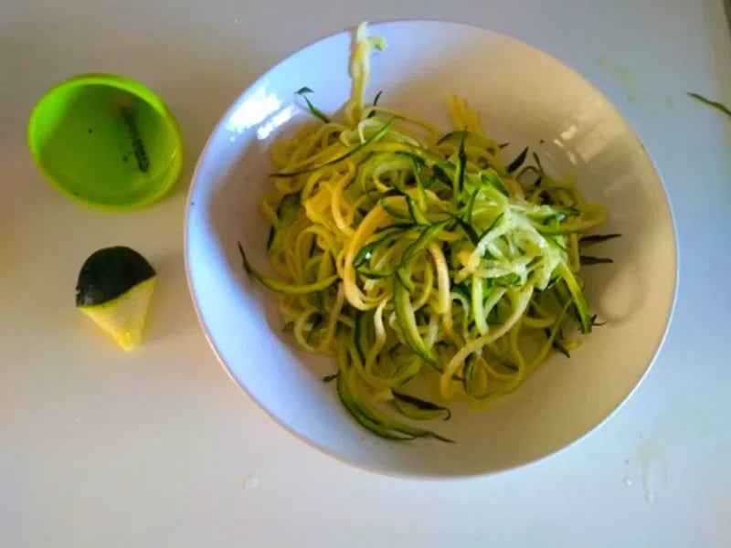 💦Time-Saving Veggie Hero: The Rotating Shredder Every Busy Mum Needs - ThiGui