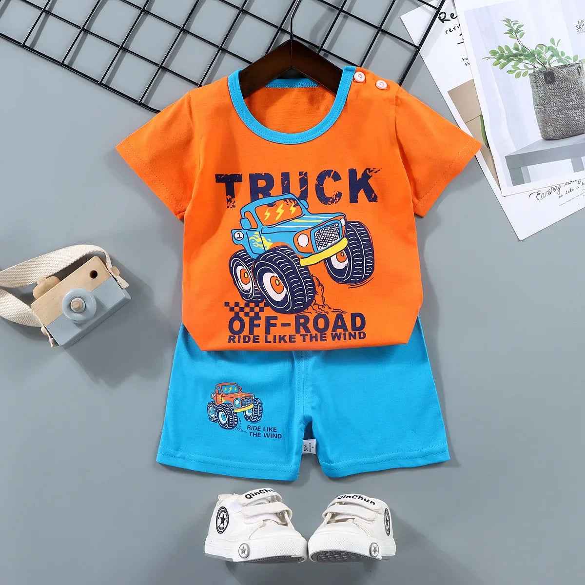 🧢 Smart & Playful! 2-Piece Boys Summer Outfit Set 👕🩳 (Top + Shorts) - ThiGui